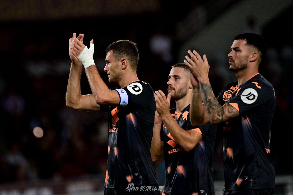 对比韩国队 对比韩国队